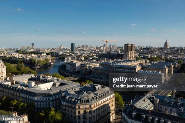 aerial view of paris from the tour saint-jacques, view of notre-dame and the pantheon - jean marc payet stock-fotos und bilder