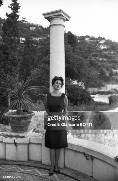 Silvana Mangano dans le jardin de sa propriété de Casa del Mare à Roquebrune-Cap-Martin en 1960