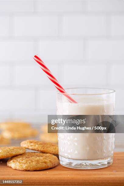 close-up of milk and cookies on table,manassas,virginia,united states,usa - snickerdoodle stock-fotos und bilder