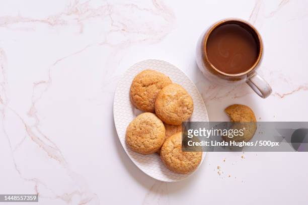 overhead view of snickerdoodle cookies and coffee,manassas,virginia,united states,usa - snickerdoodle stock-fotos und bilder