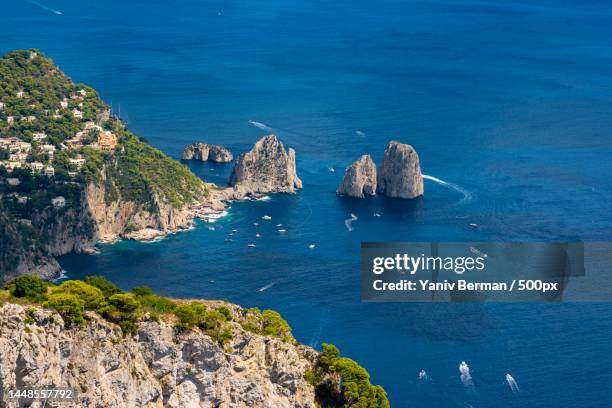 high angle view of rocks on sea shore,capri,naples,italy - tyrrhenisches meer stock-fotos und bilder