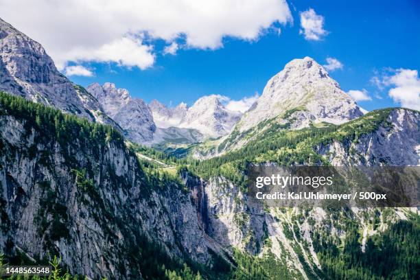 scenic view of mountains against sky,ehrwald,tirol,austria - tyrol state stockfoto's en -beelden