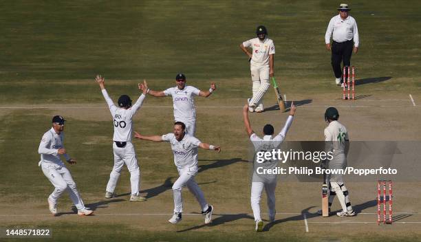 Ollie Robinson celebrates with Will Jacks , Harry Brook, James Anderson and Ben Stokes after dismissing Mohammad Ali of Pakistan as England won the...