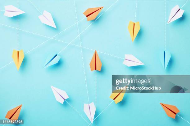paper planes are connected by dotted lines on blue background - klantbetrokkenheid stockfoto's en -beelden