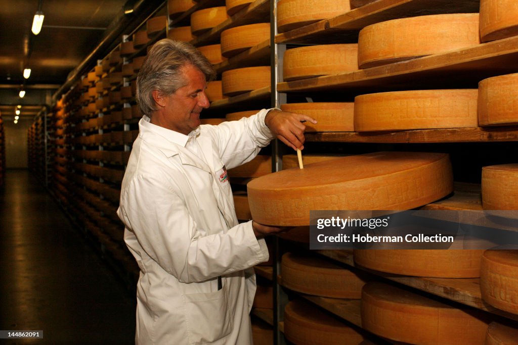 Cheese Block Sampling Cheesemaker Sampling Cheese, Switzerland News Photo - Getty Images