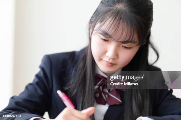 high school student taking a test - somente japonês imagens e fotografias de stock