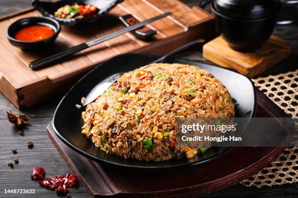 chinese food, egg fried rice. - fried rice stock-fotos und bilder