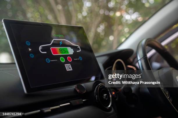 electric car, battery, car, device screen, charging, - cruscotto foto e immagini stock