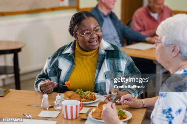 roast dinner at a food bank - church people stock pictures, royalty-free photos & images