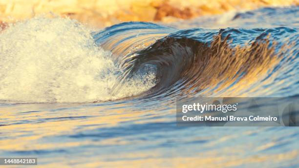 big wave - tidenhub stock-fotos und bilder