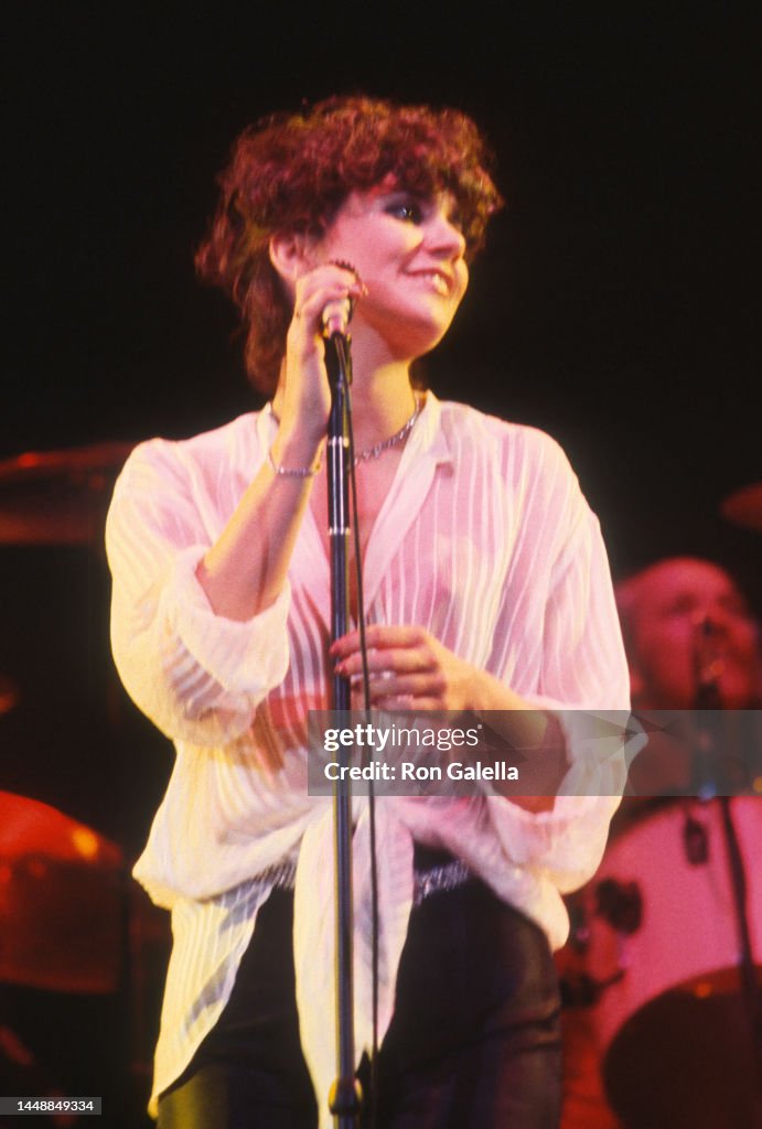 Linda R American singer Linda Ronstadt performs onstage during a concert at ...