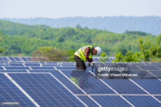 881 Solar Field Technician Stock Photos, High-Res Pictures, and Images ...