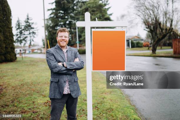 real estate standing by realty sign - washington state sign stock pictures, royalty-free photos & images