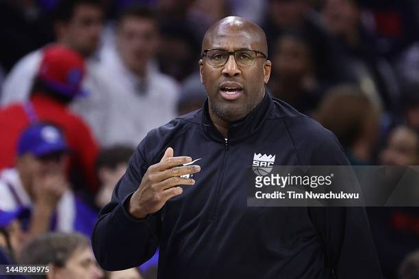 Head coach Mike Brown of the Sacramento Kings reacts during the first quarter against the Philadelphia 76ers at Wells Fargo Center on December 13,...