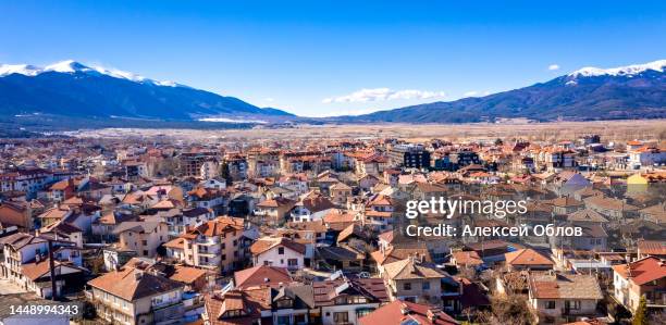 aerial cityscape of bansko, bulgaria - bansko stockfoto's en -beelden