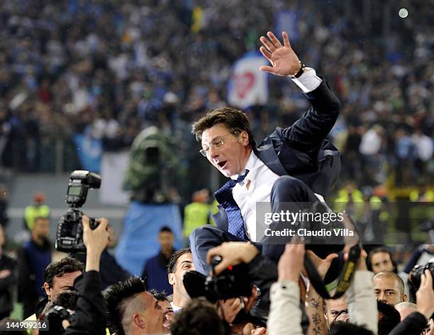 Napoli head coach Walter Mazzarri celebrates after the Tim Cup Final between Juventus FC and SSC Napoli at Olimpico Stadium on May 20, 2012 in Rome,...