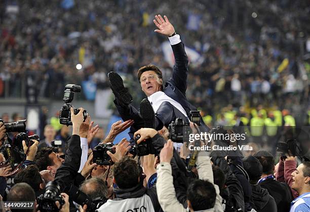 Napoli head coach Walter Mazzarri celebrates after the Tim Cup Final between Juventus FC and SSC Napoli at Olimpico Stadium on May 20, 2012 in Rome,...