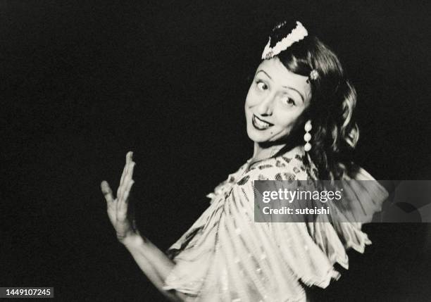 she dances the charleston. - speakeasy stock pictures, royalty-free photos & images