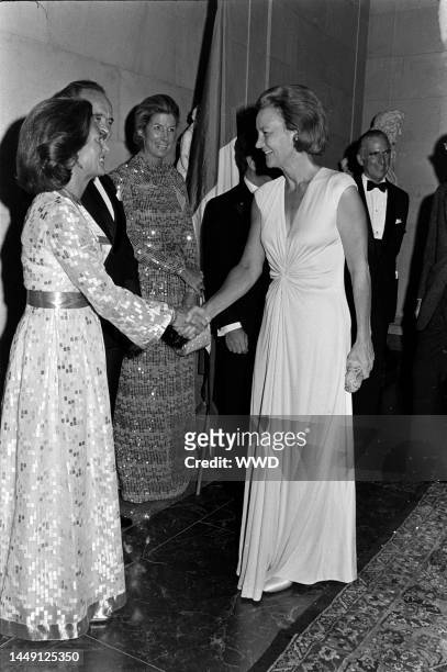 Lise-Marie Sauvagnargues, Jean Sauvagnargues, Nancy Kissinger, Katharine Graham, and guest attend a party at the National Gallery of Art in...