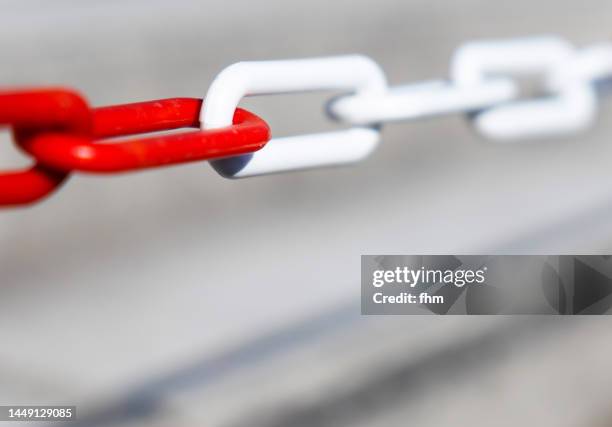chain red/white - stop sign stock-fotos und bilder