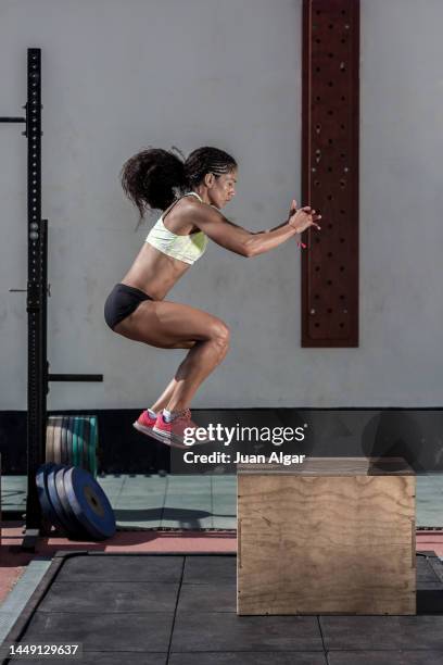 strong sportswoman jumping on box - functional cargo block stock pictures, royalty-free photos & images