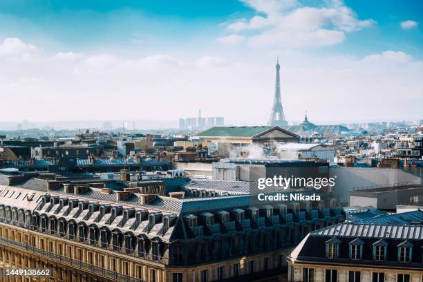 luftaufnahme der stadt paris, frankreich - rive droite paris stock-fotos und bilder