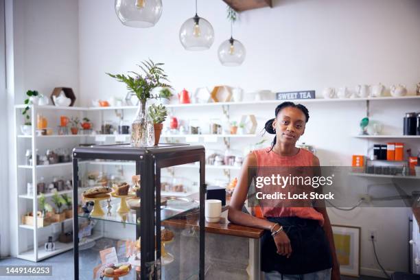 black female barista portrait - staff tea room stock pictures, royalty-free photos & images