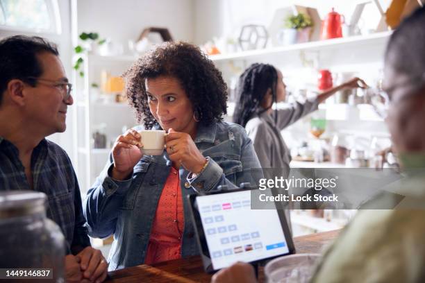 customers at the counter of tea shop - tea room fotografías e imágenes de stock