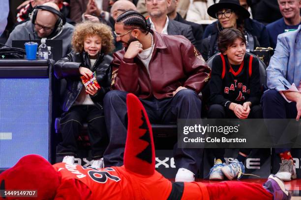 The Raptor Mascot Photos and Premium High Res Pictures - Getty Images