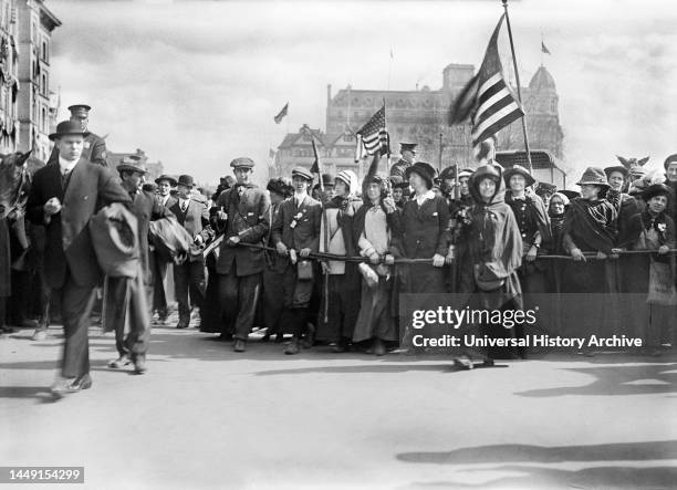 New York Suffragettes marching in Parade, Washington, D.C., USA, Harris & Ewing, 1913.