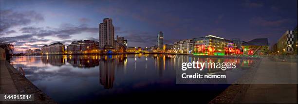 grand canal dock - dublin city skyline stock-fotos und bilder