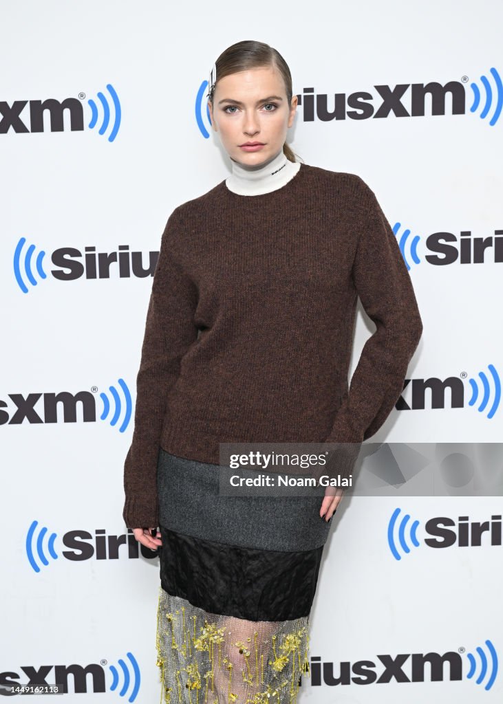 https://media.gettyimages.com/id/1449162113/photo/siriusxms-town-hall-with-the-cast-of-emily-in-paris.jpg?s=1024x1024&w=gi&k=20&c=k-D8m5jZ3l0Y5z9d6RPT17LwgnI0NOLt1zIpEhL7xBY=
