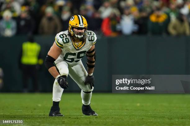 David Bakhtiari of the Green Bay Packers gets set against the Tennessee Titans at Lambeau on November 17, 2022 in Green Bay, Wisconsin.