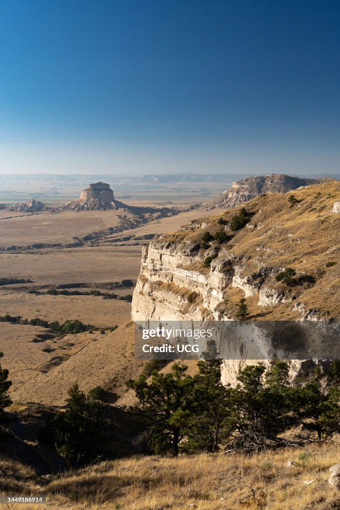 Cliffs of flat-lying Oligocene White River Group and overlying Oligocene-Miocene Arikaree Group overlooking the Great Plains, Scotts Bluff National Monument, Nebraska