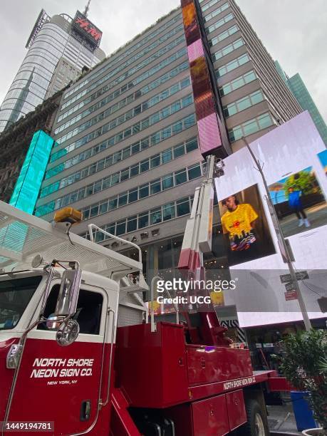 Truck With Cherry Picker Photos and Premium High Res Pictures - Getty ...