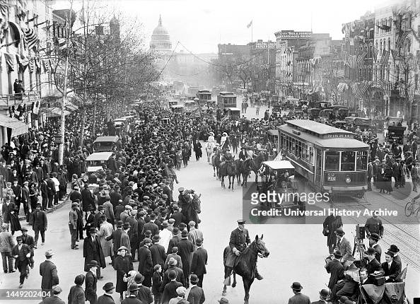 Crowd watching Suffragettes marching in Parade, Washington, D.C., USA, Harris & Ewing, 1913