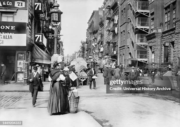 Mulberry Street, New York City, New York, USA, Detroit Publishing Company, 1900.