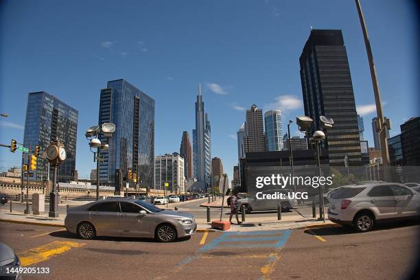 Philadelphia High Rise Building Philadelphia Skyline Photos and Premium High Res Pictures - Getty Images