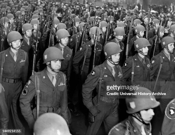 Soldiers marching in U.S. Armys 82nd Airborne Division parade, New York City, New York, USA, Al Aumuller, New York World-Telegram and the Sun...