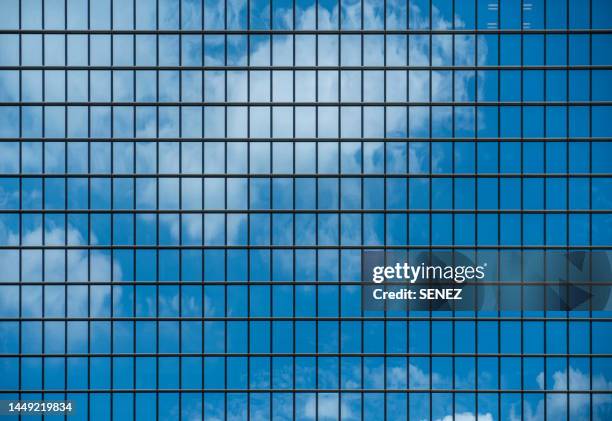 cloud sky reflection on building exterior - fensterfront stock-fotos und bilder