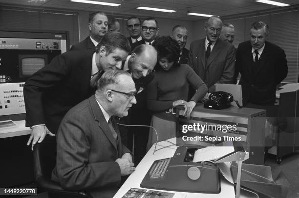 Server Computer 1945 1945 Computer Photos and Premium High Res Pictures - Getty Images