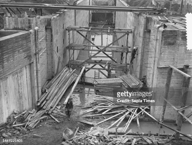 New lock at Doesburg , 24 March 1952, locks, hydraulic engineering, The Netherlands, 20th century press agency photo, news to remember, documentary,...