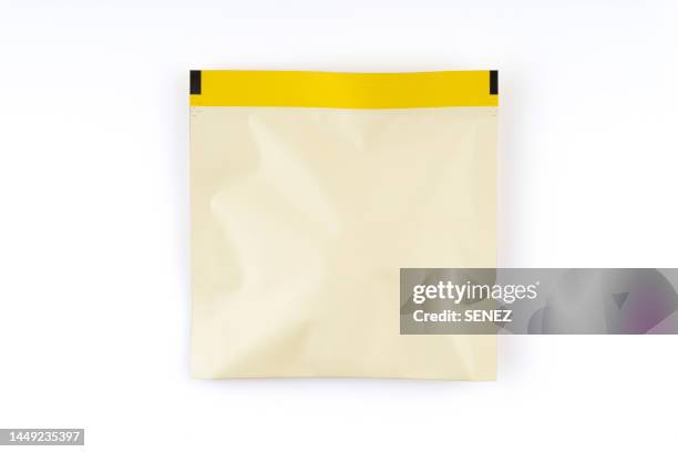 close-up of mockup tea bag white background - sachet stockfoto's en -beelden