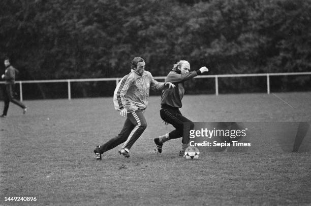 Neeskens and Ruud Geels with the ball, October 13 sports, training, soccer, The Netherlands, 20th century press agency photo, news to remember,...
