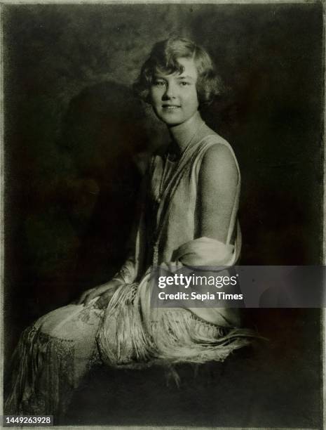 Franz Grainer, portrait of a woman, Staatliche Landesbildstelle Hamburg, collection on the history of photography, paper, bromoil print, image size:...