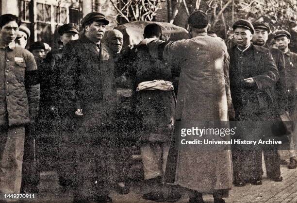 In the morning of October 28, Mao Zedong, Liu Shaoqi, Zhou Enlai, Zhu De and others personally observed Ren Bishi's body into the coffin and covered...