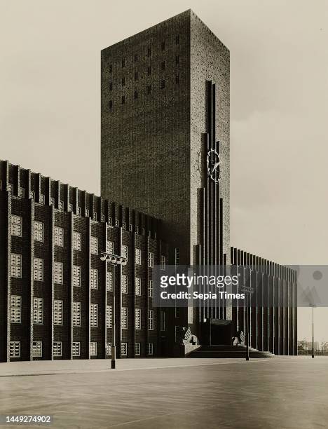 Photographenatelier Gebr. Dransfeld, Carl Dransfeld, Wilhelmshaven City Hall, silver gelatin paper, black and white positive process, image size:...
