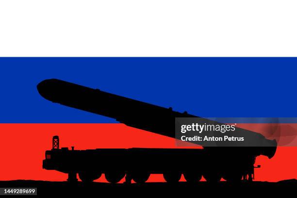topol-m intercontinental ballistic missile on the background of the flag of russia - intercontinental ballistic missile stock pictures, royalty-free photos & images