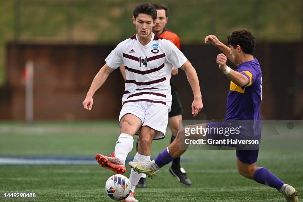 Ryan Yetishefsky of the University of Chicago Maroons looks to pass the ball against the Williams College Ephs during the Division III Mens Soccer...