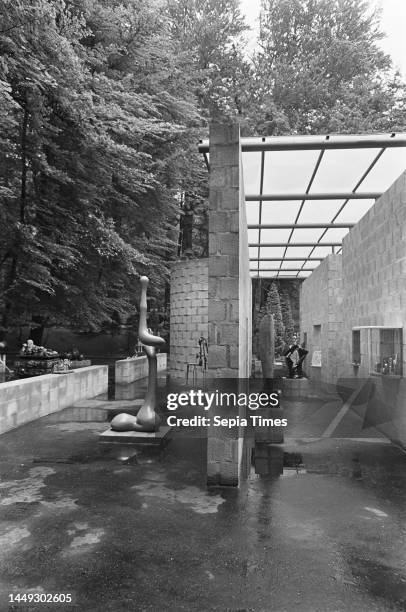 Opening sculpture exhibition in park Sonsbeek in Arnhem, May 26 sculptures, sculpture, exhibitions, art, exhibitions, The Netherlands, 20th century...